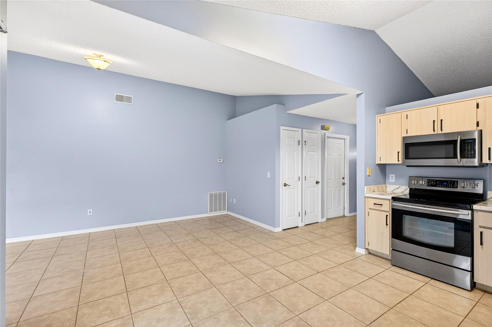 Image 17 of 56 For 216 Robbins Rest Circle