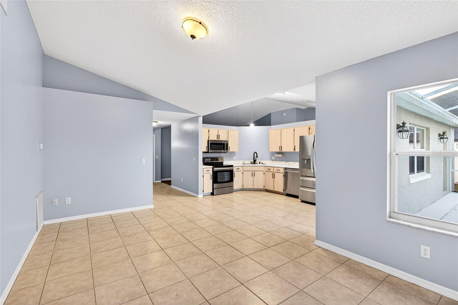 Image 18 of 56 For 216 Robbins Rest Circle