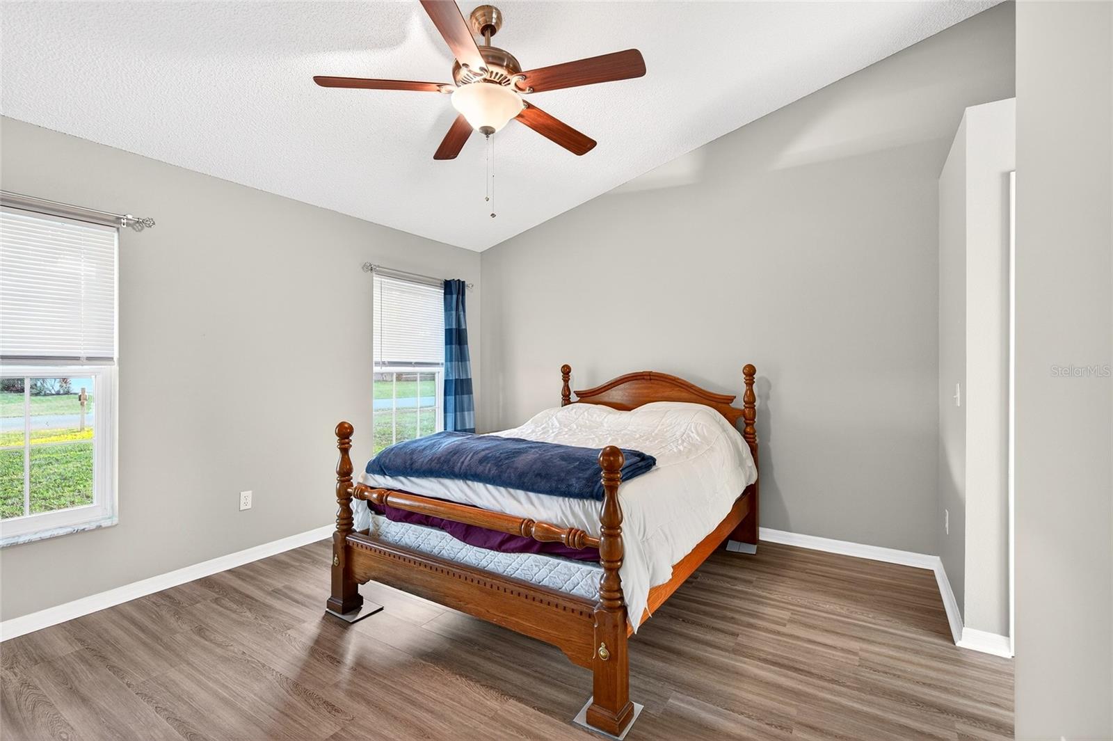 Image 19 of 56 For 216 Robbins Rest Circle