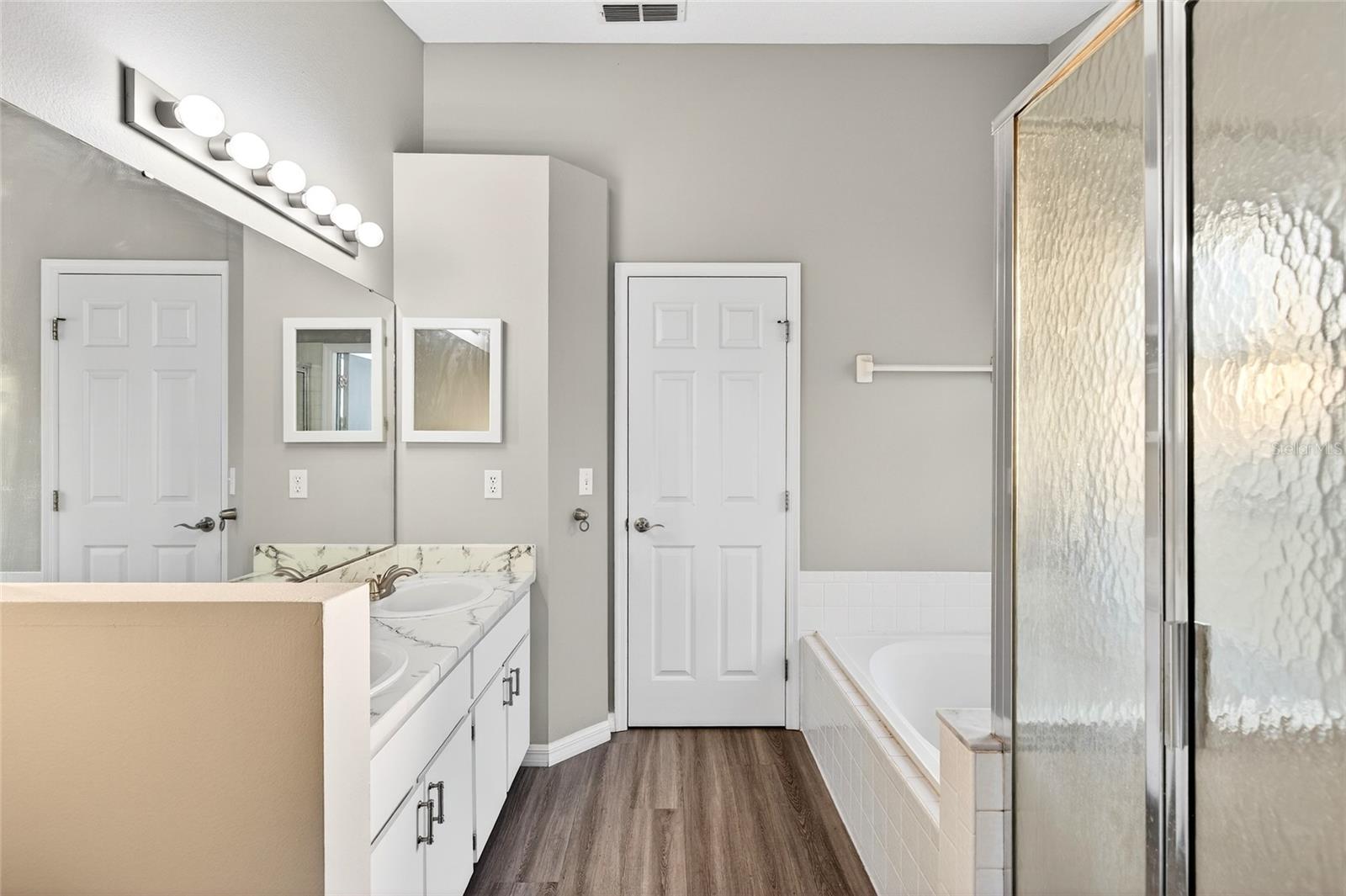 Image 22 of 56 For 216 Robbins Rest Circle