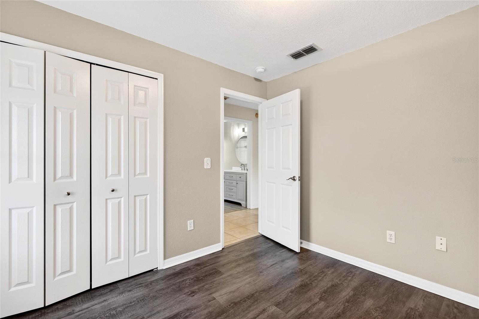 Image 28 of 56 For 216 Robbins Rest Circle