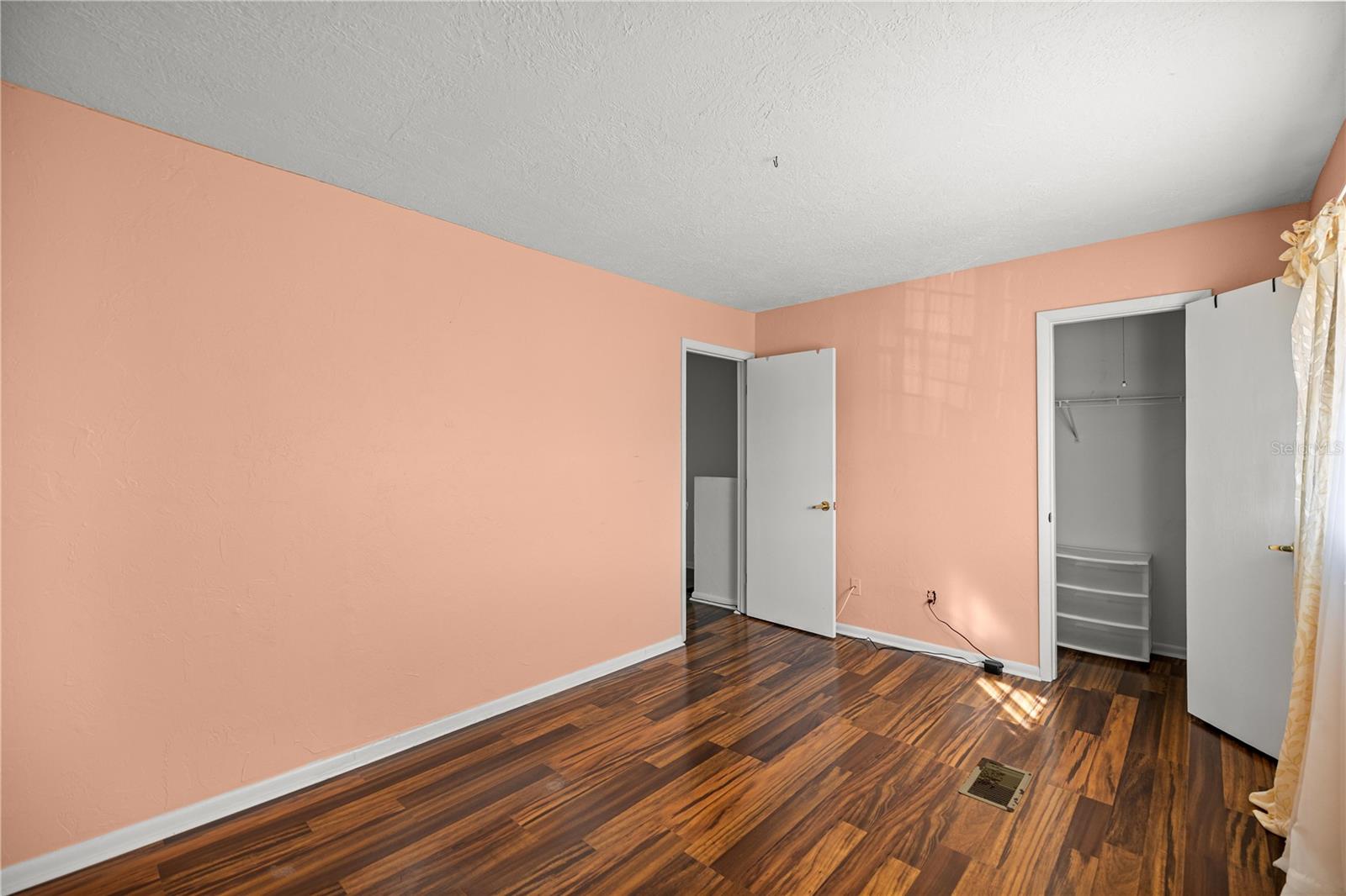 Image 18 of 32 For 11001 Sunset Harbor Road B14