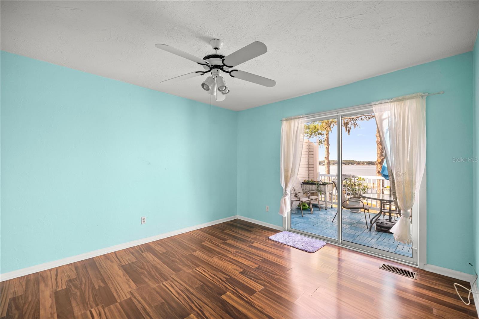 Image 19 of 32 For 11001 Sunset Harbor Road B14