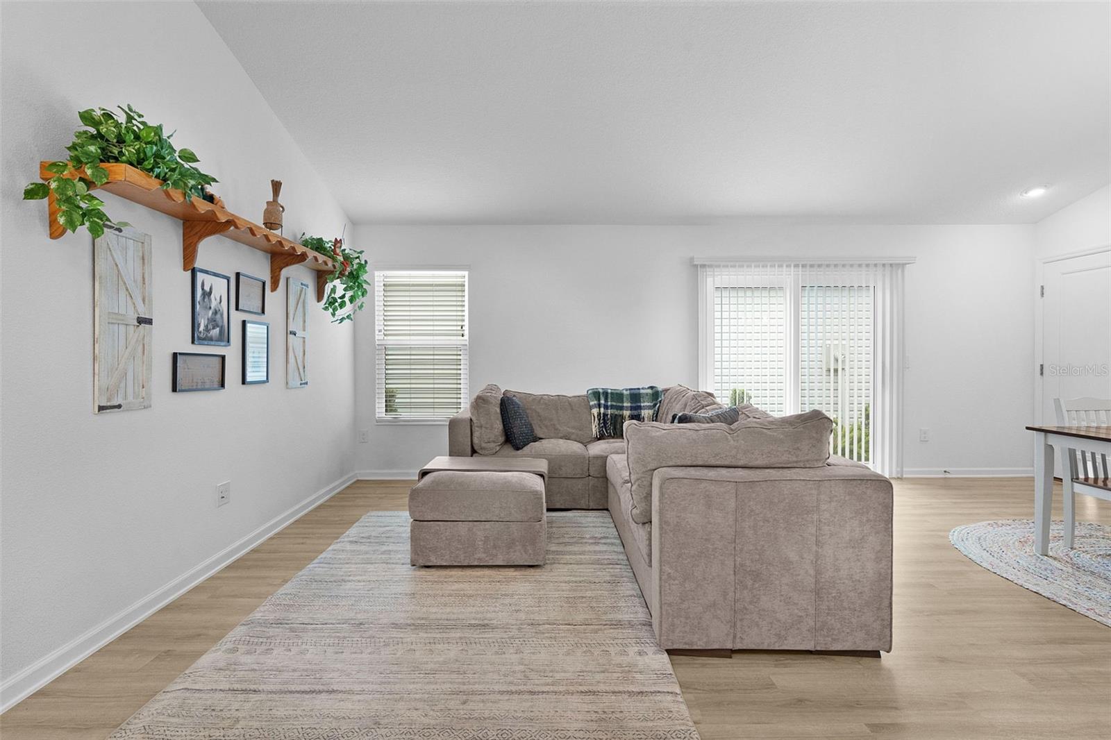 Image 10 of 53 For 842 Spring Avenue