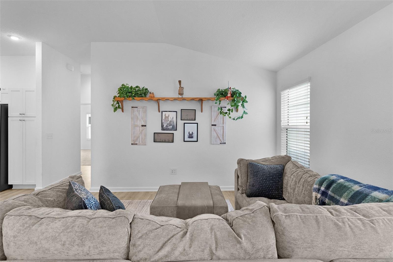 Image 11 of 53 For 842 Spring Avenue