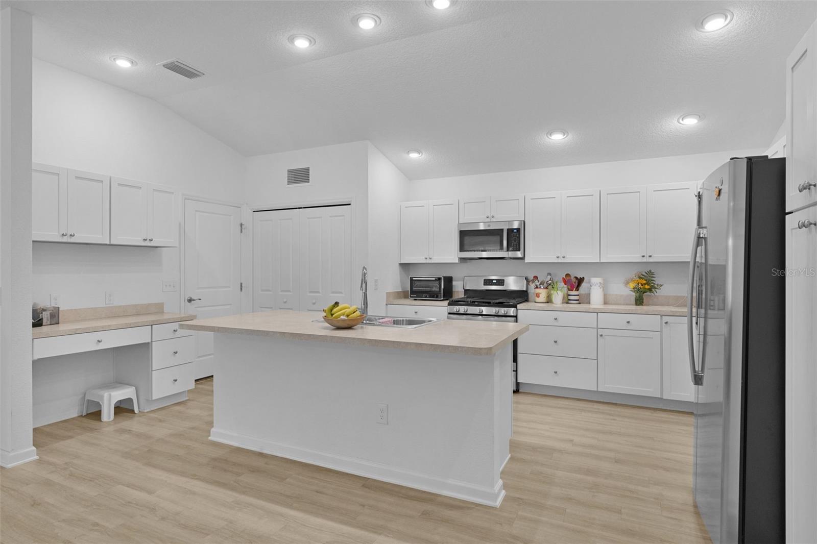 Image 13 of 53 For 842 Spring Avenue