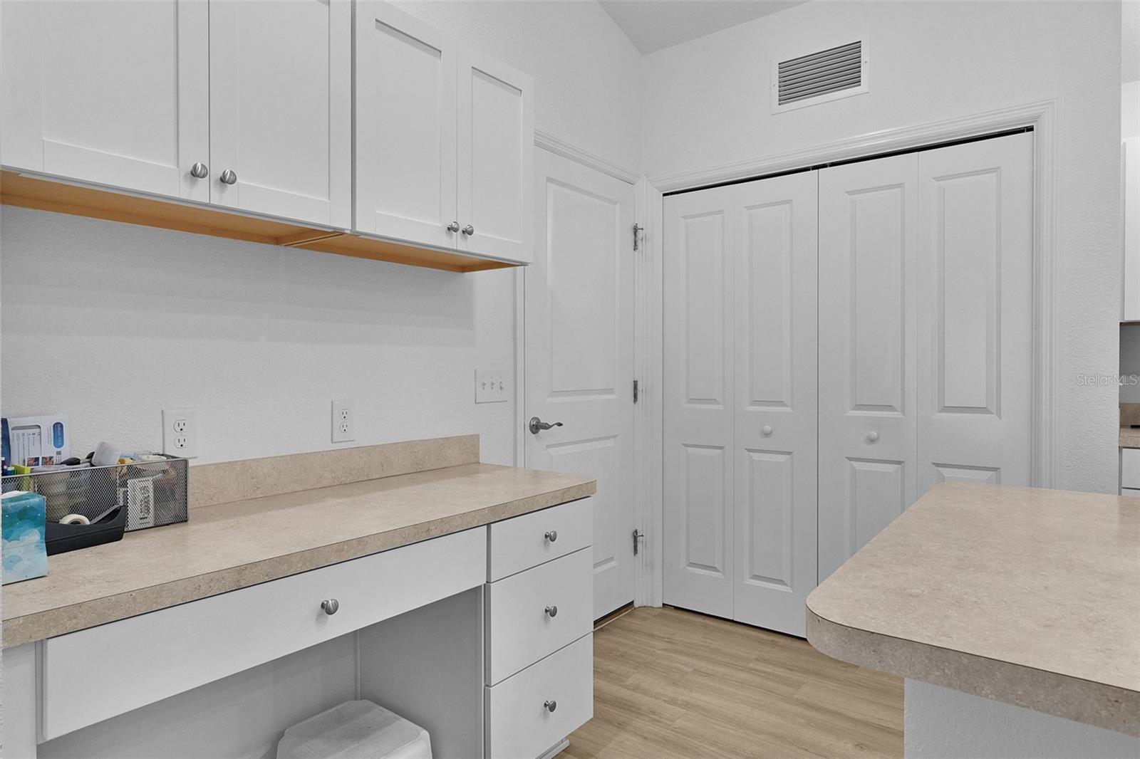 Image 18 of 53 For 842 Spring Avenue