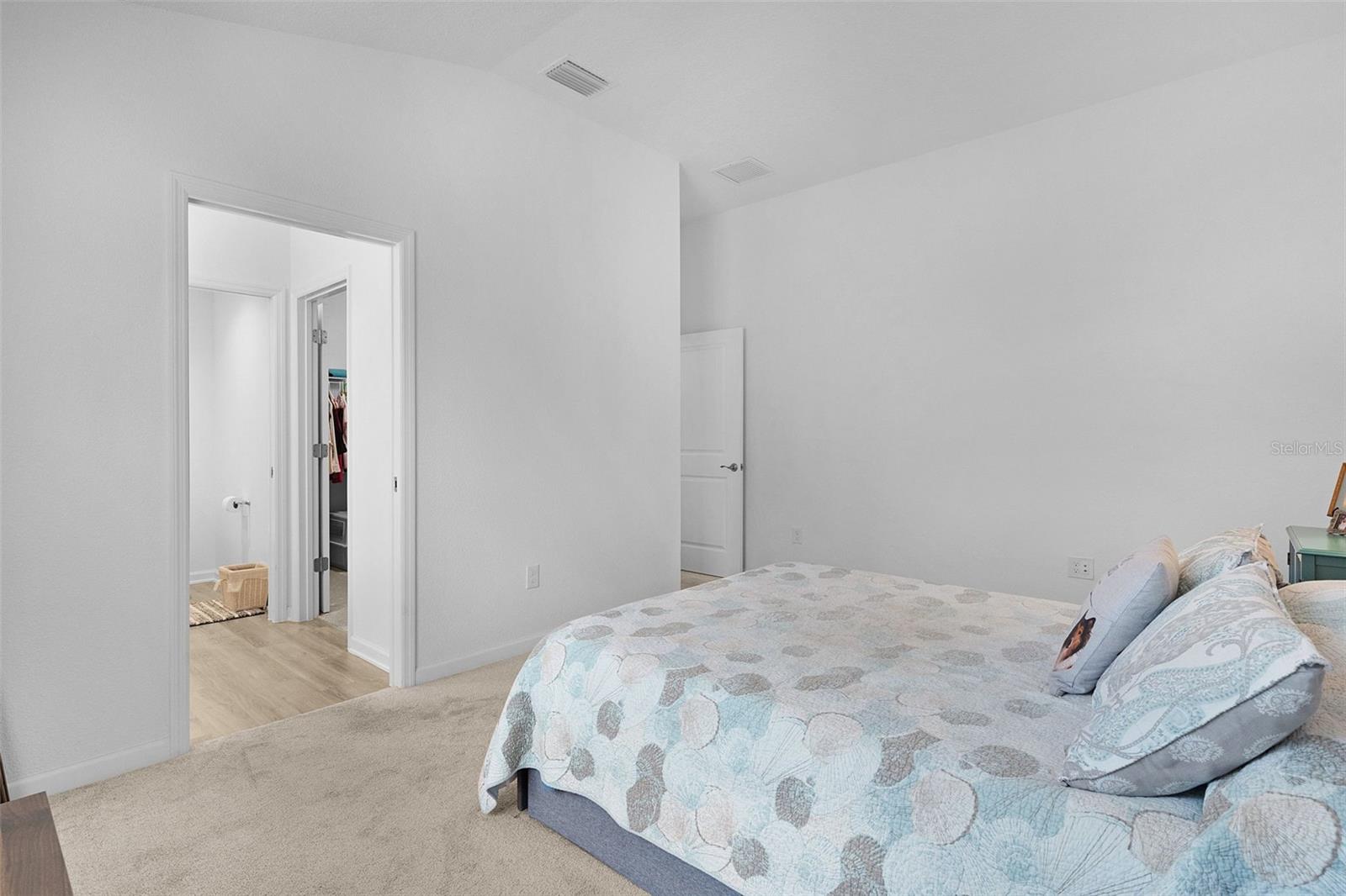 Image 21 of 53 For 842 Spring Avenue