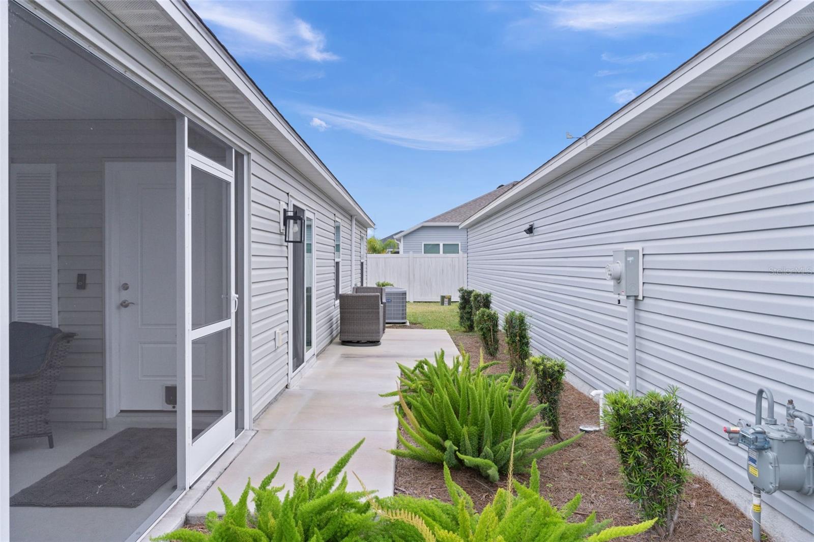 Image 37 of 53 For 842 Spring Avenue