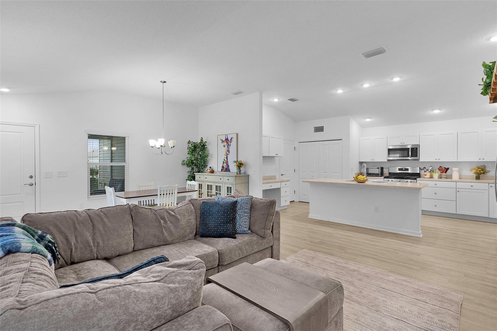 Image 9 of 53 For 842 Spring Avenue