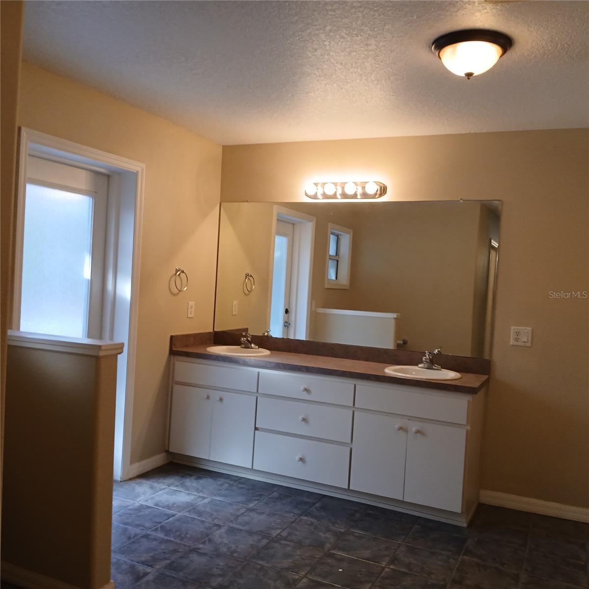 Image 40 of 76 For 2626 Columbine Avenue