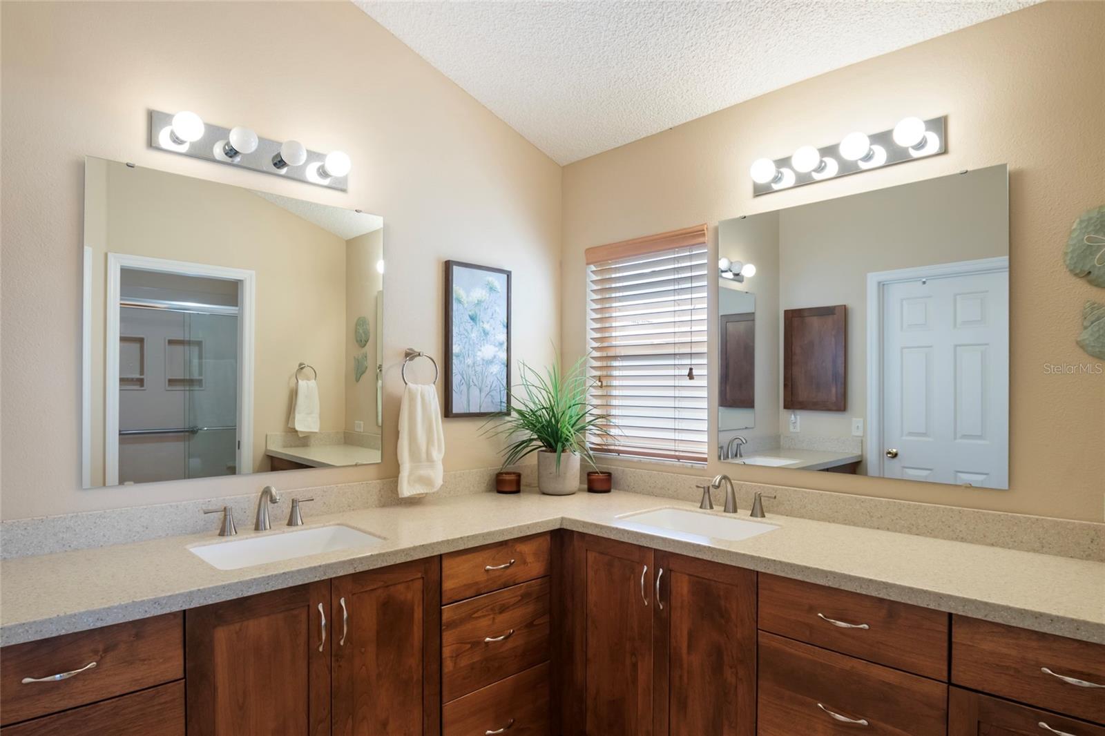 Image 20 of 56 For 17070 91st Lee Avenue