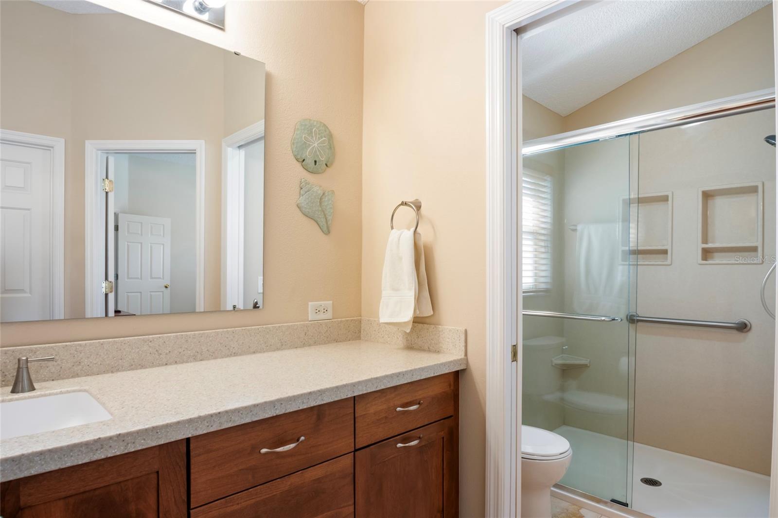 Image 22 of 56 For 17070 91st Lee Avenue