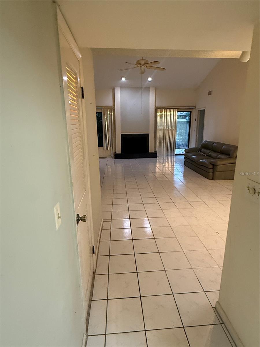 Image 4 of 22 For 3808 19th Street Circle