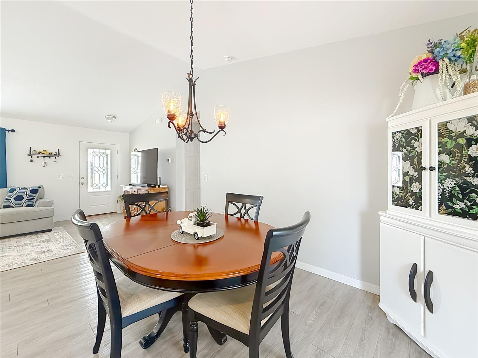 Image 19 of 46 For 4445 Maryland Street