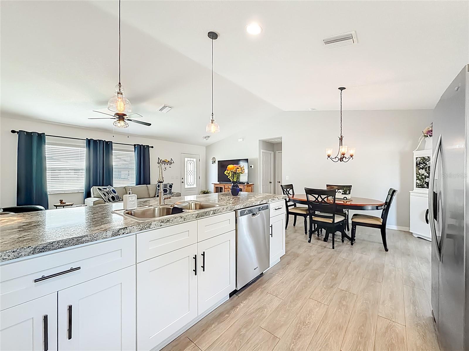 Image 24 of 46 For 4445 Maryland Street