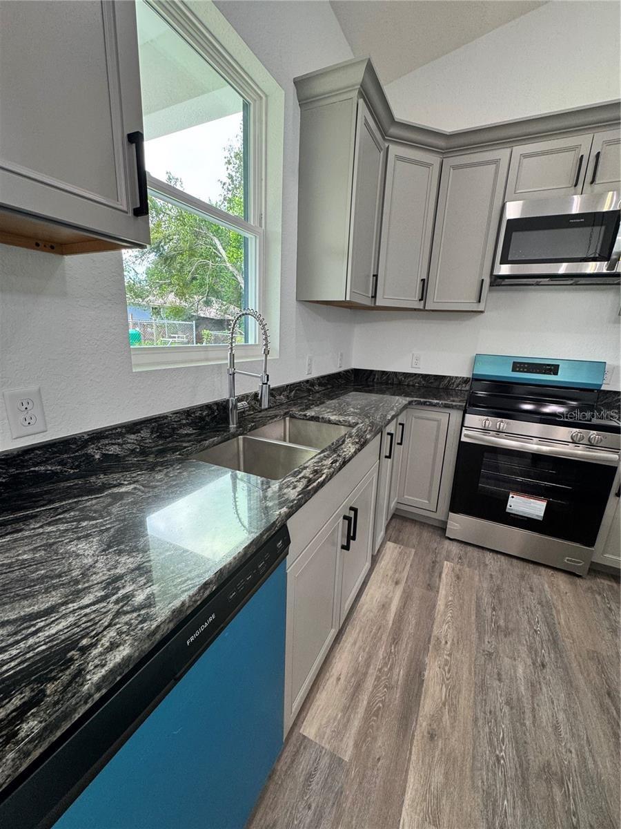 Image 12 of 42 For 5394 6th Place