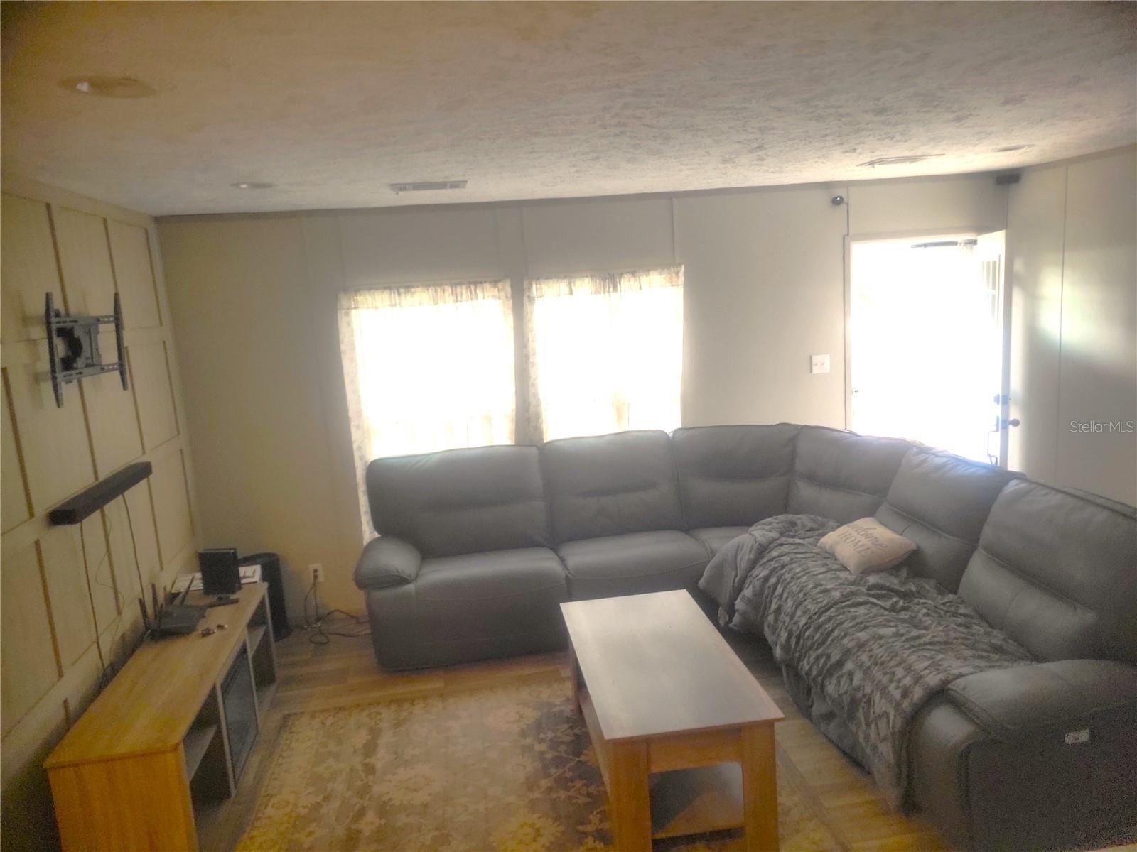 Image 3 of 20 For 2829 Lakefront Drive