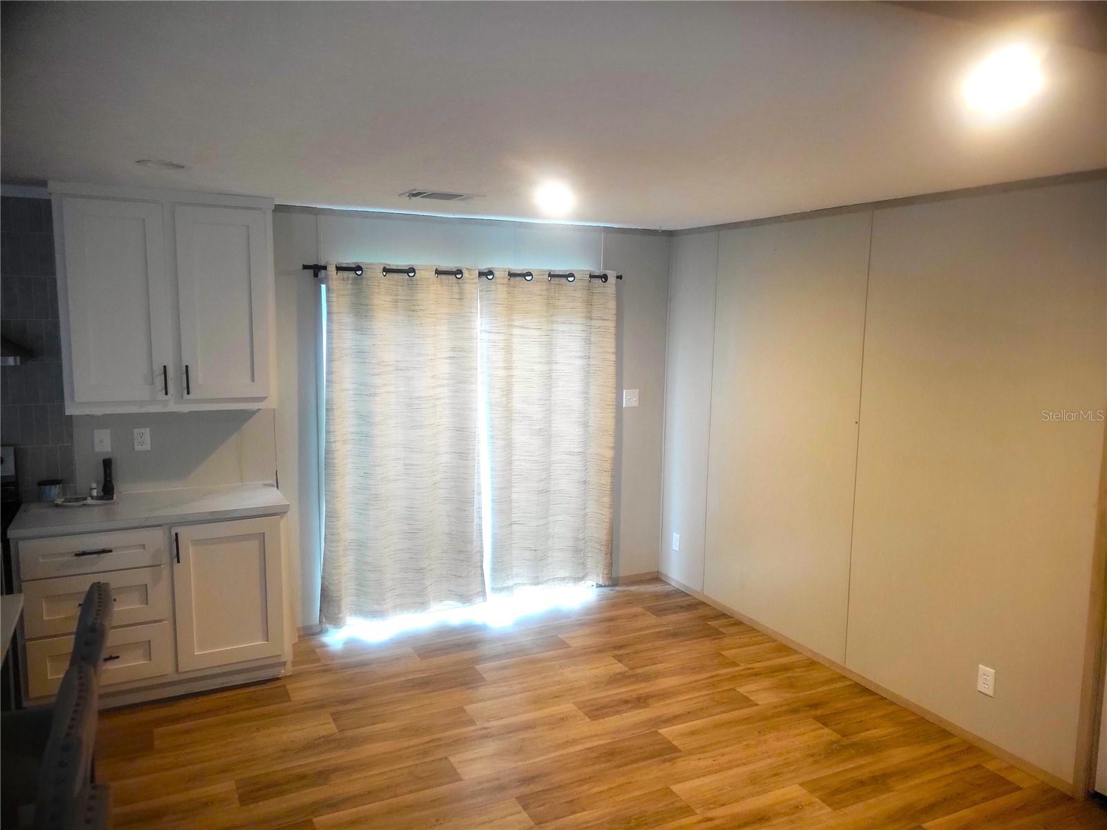 Image 8 of 20 For 2829 Lakefront Drive