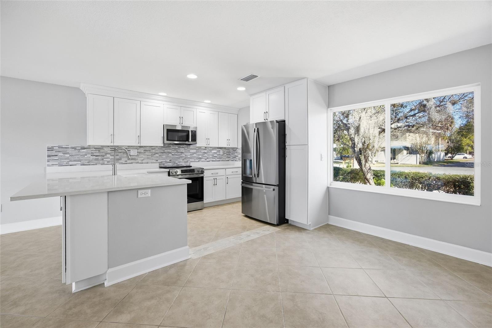 Image 10 of 43 For 11586 Bayshore Drive 14