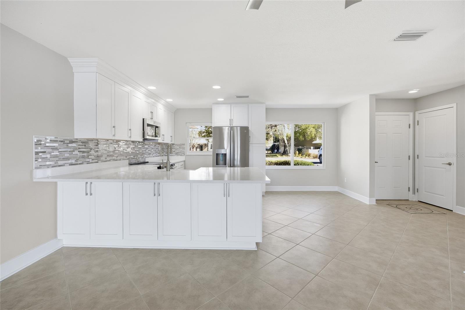 Image 12 of 43 For 11586 Bayshore Drive 14