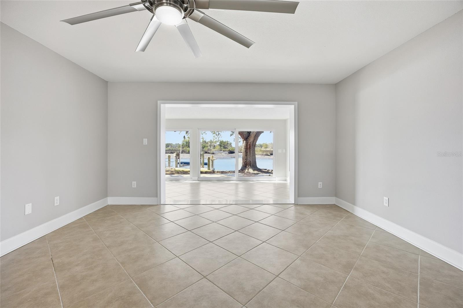 Image 15 of 43 For 11586 Bayshore Drive 14