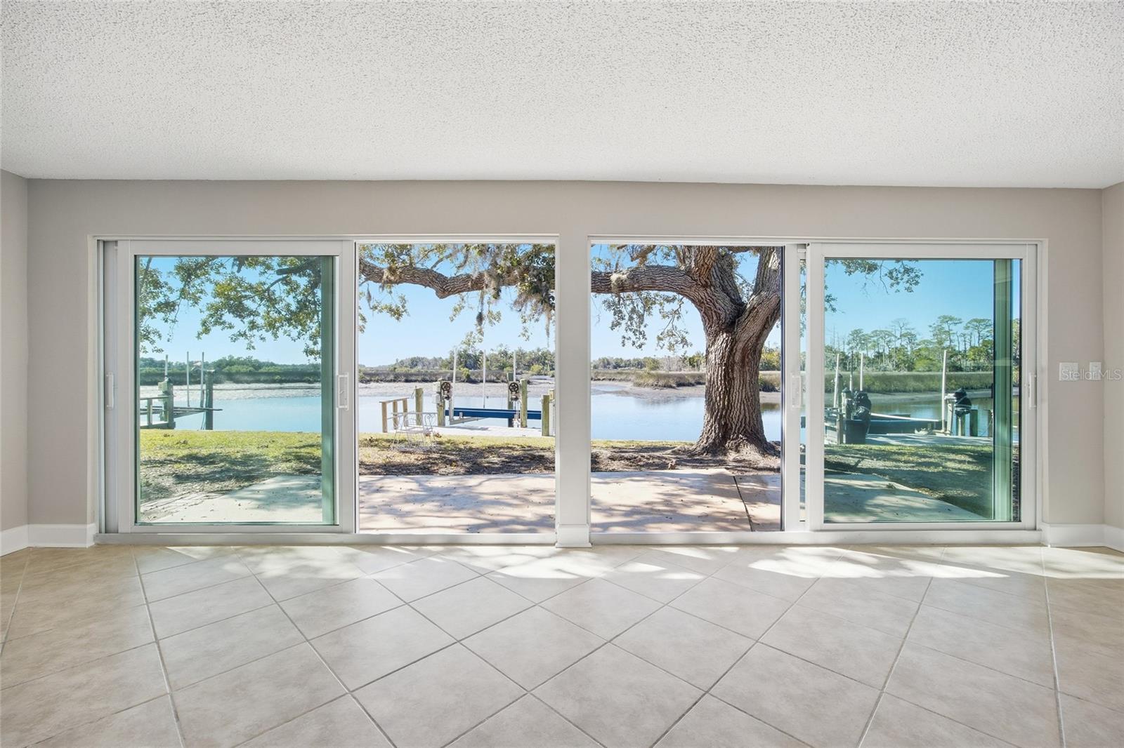 Image 17 of 43 For 11586 Bayshore Drive 14