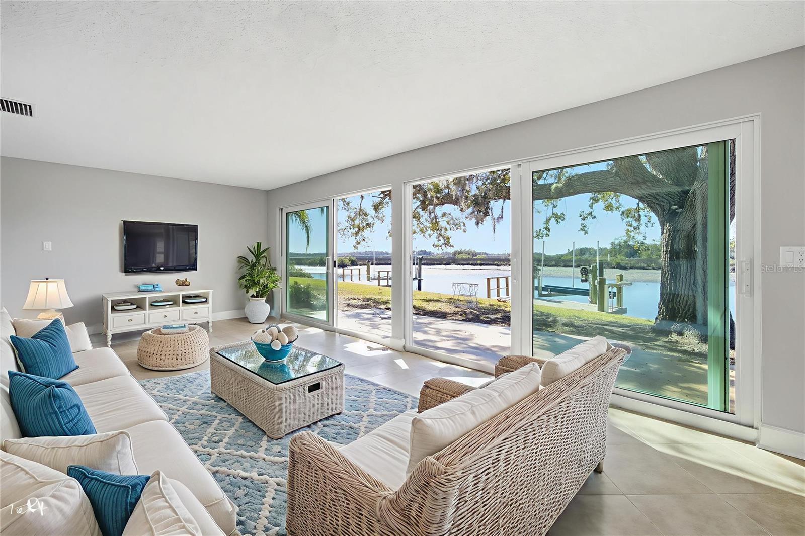 Image 18 of 43 For 11586 Bayshore Drive 14