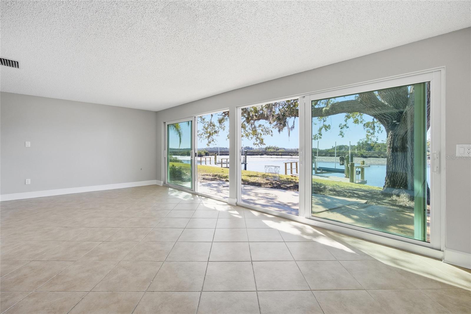 Image 19 of 43 For 11586 Bayshore Drive 14