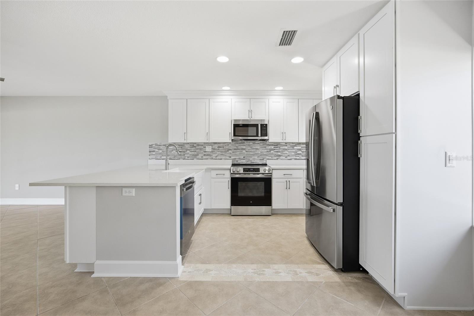 Image 6 of 43 For 11586 Bayshore Drive 14