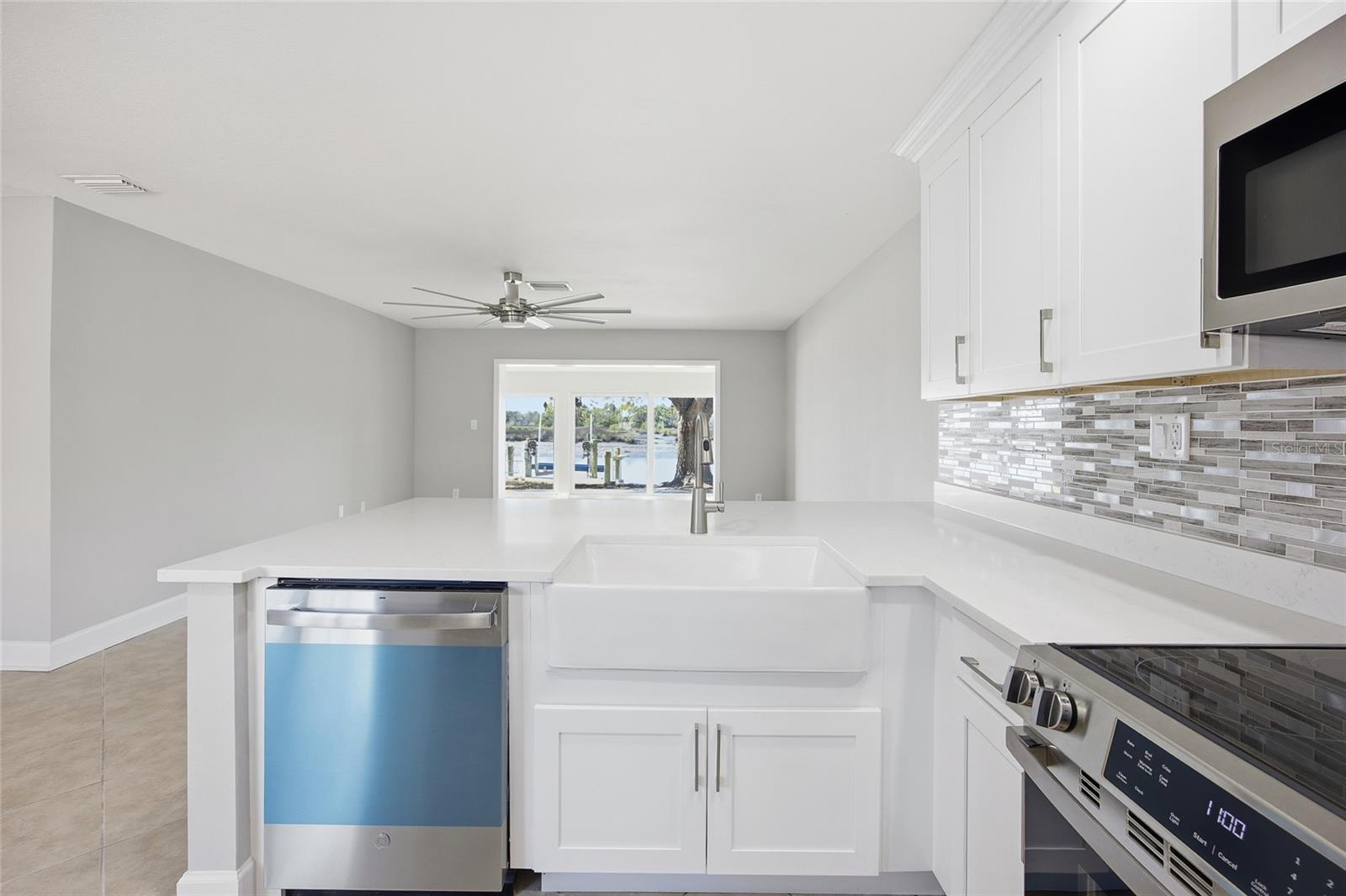 Image 9 of 43 For 11586 Bayshore Drive 14