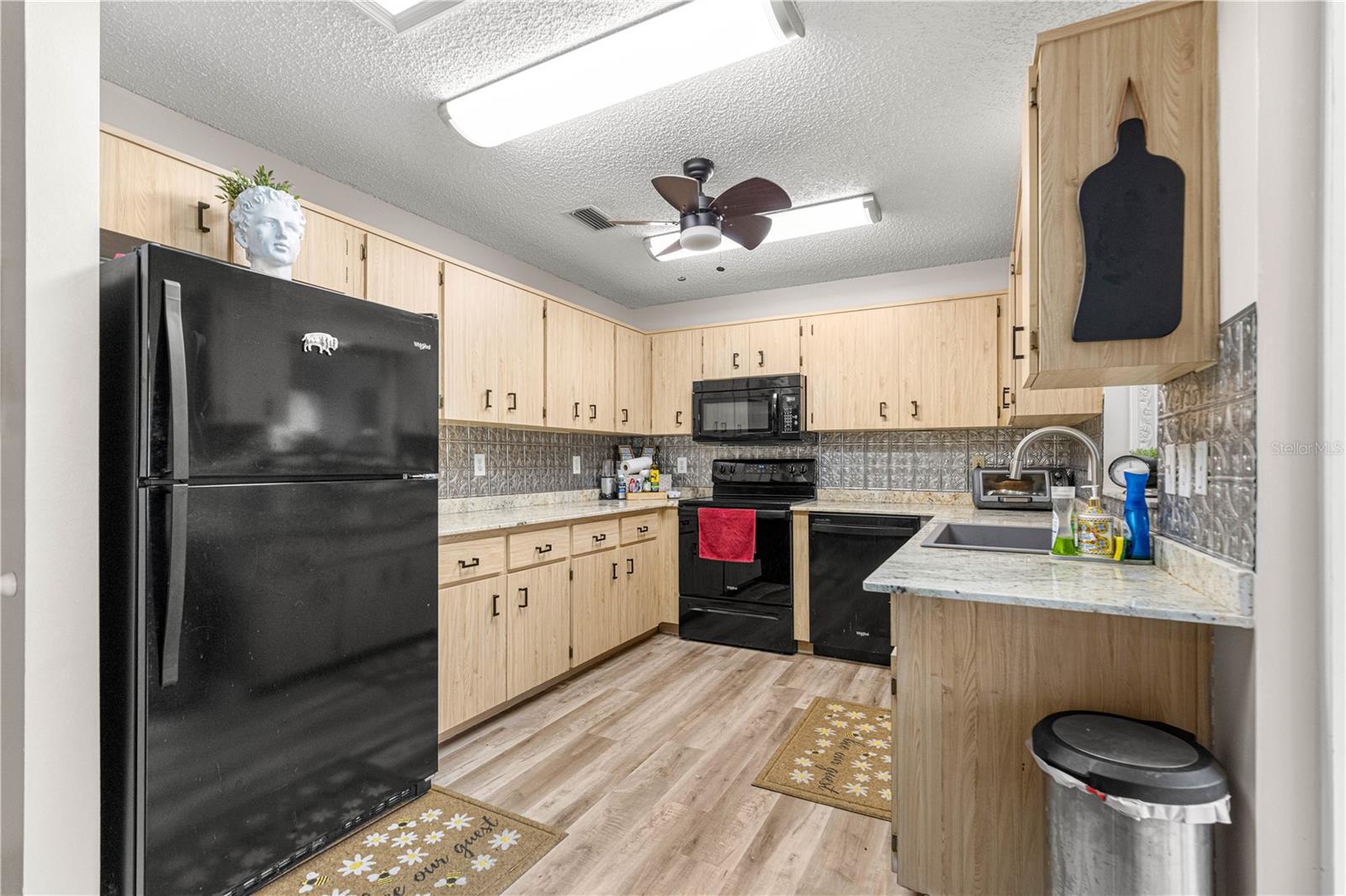 Image 29 of 39 For 8738 90th Street B