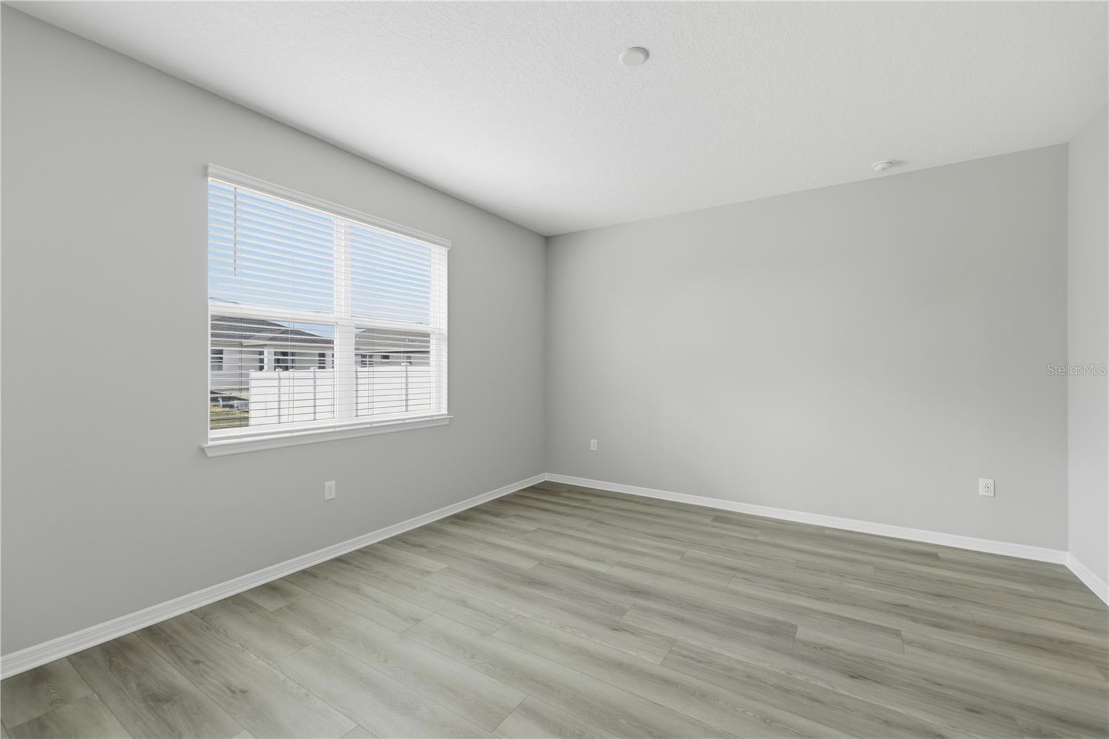 Image 10 of 27 For 5696 71 Court