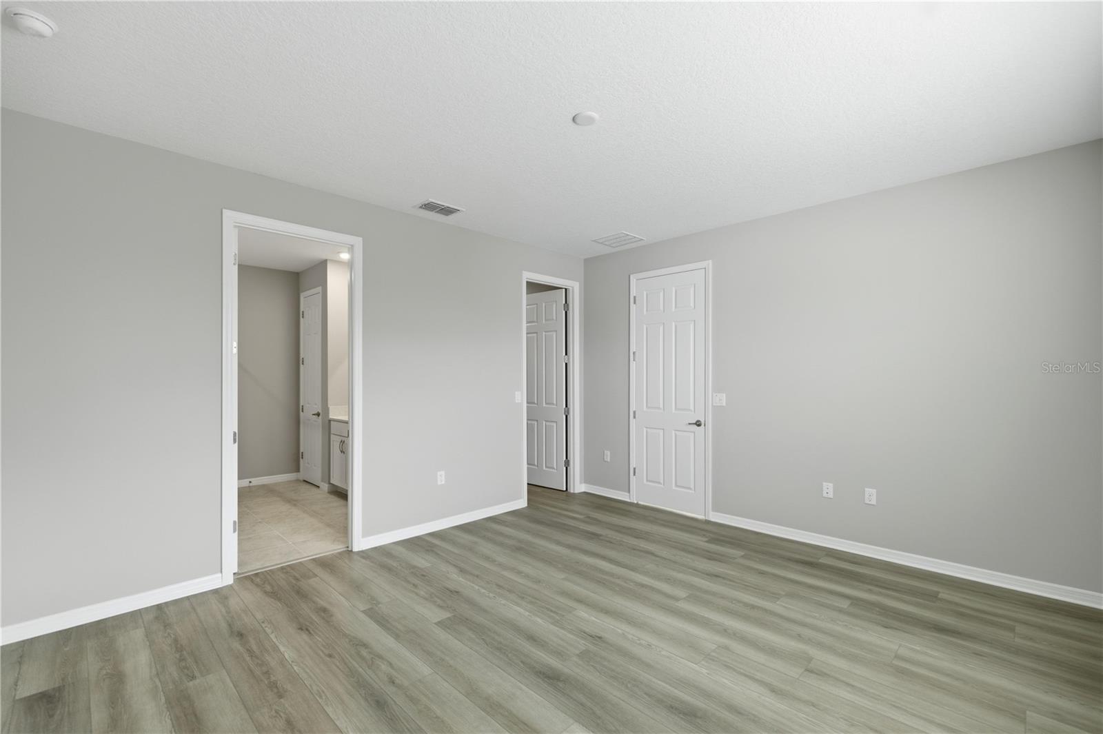 Image 11 of 27 For 5696 71 Court