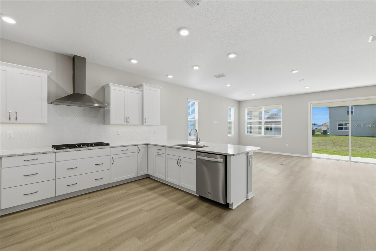 Image 4 of 27 For 5696 71 Court