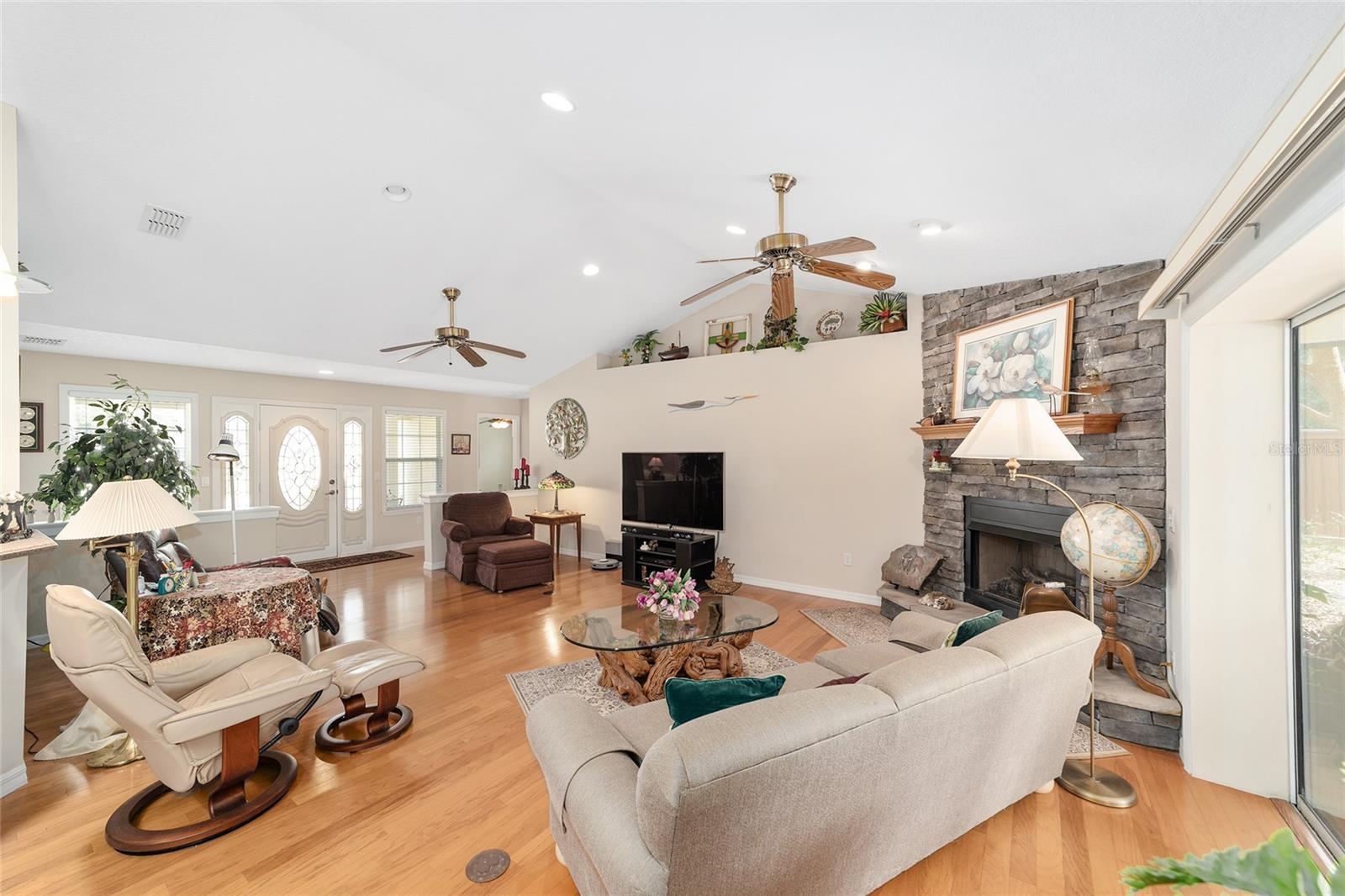 Image 14 of 67 For 2320 33rd Place