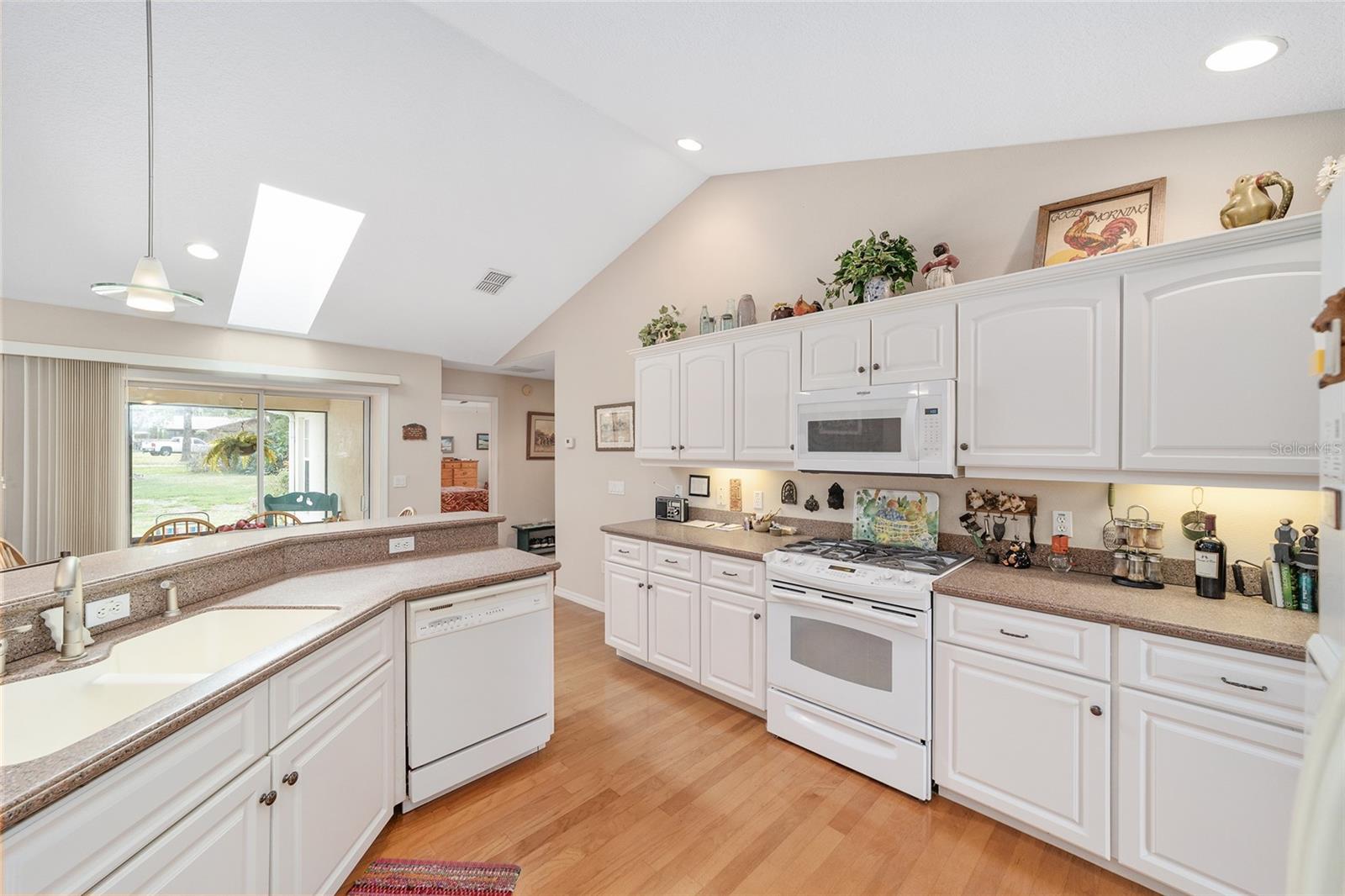 Image 24 of 67 For 2320 33rd Place