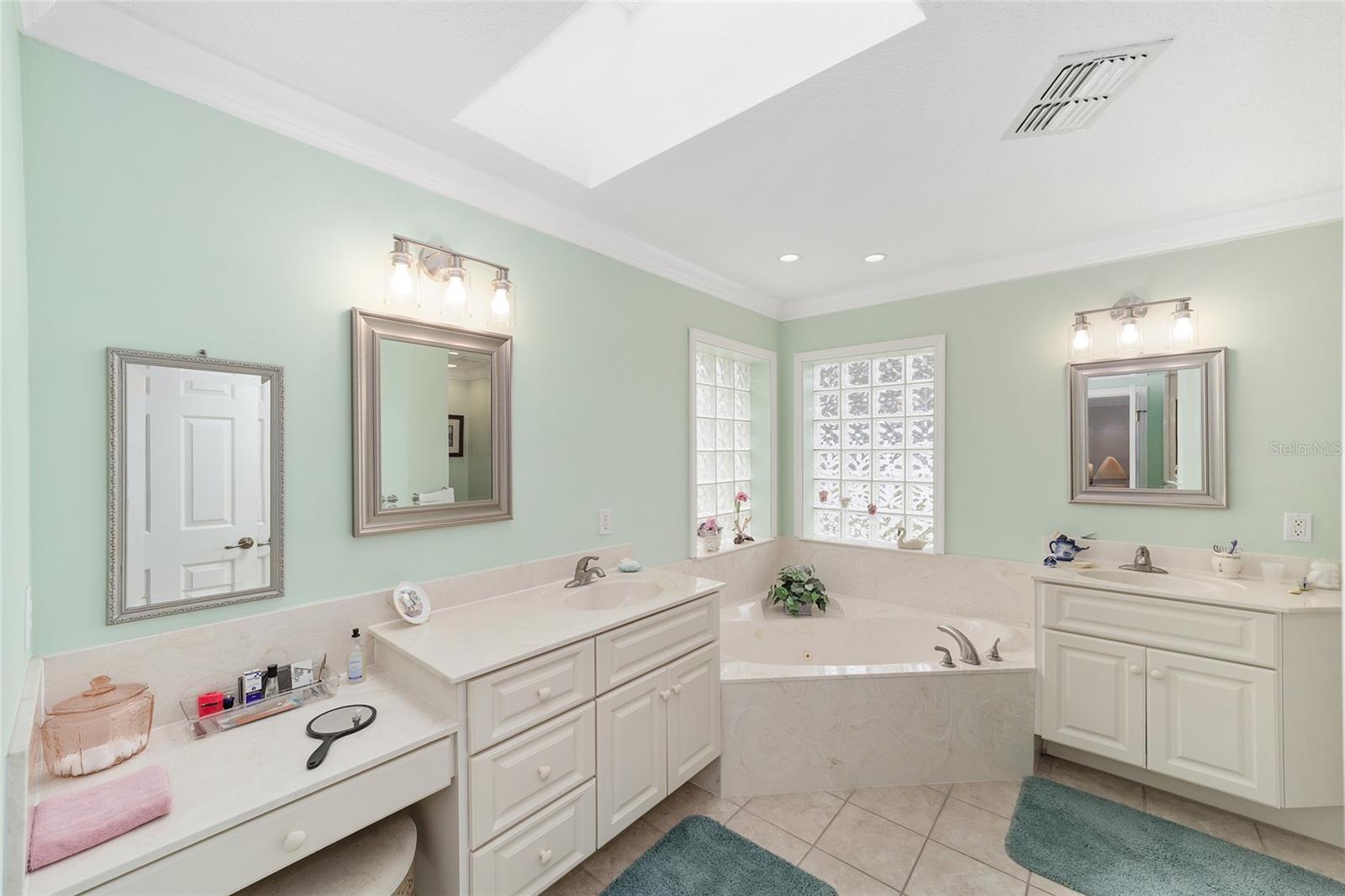 Image 30 of 67 For 2320 33rd Place