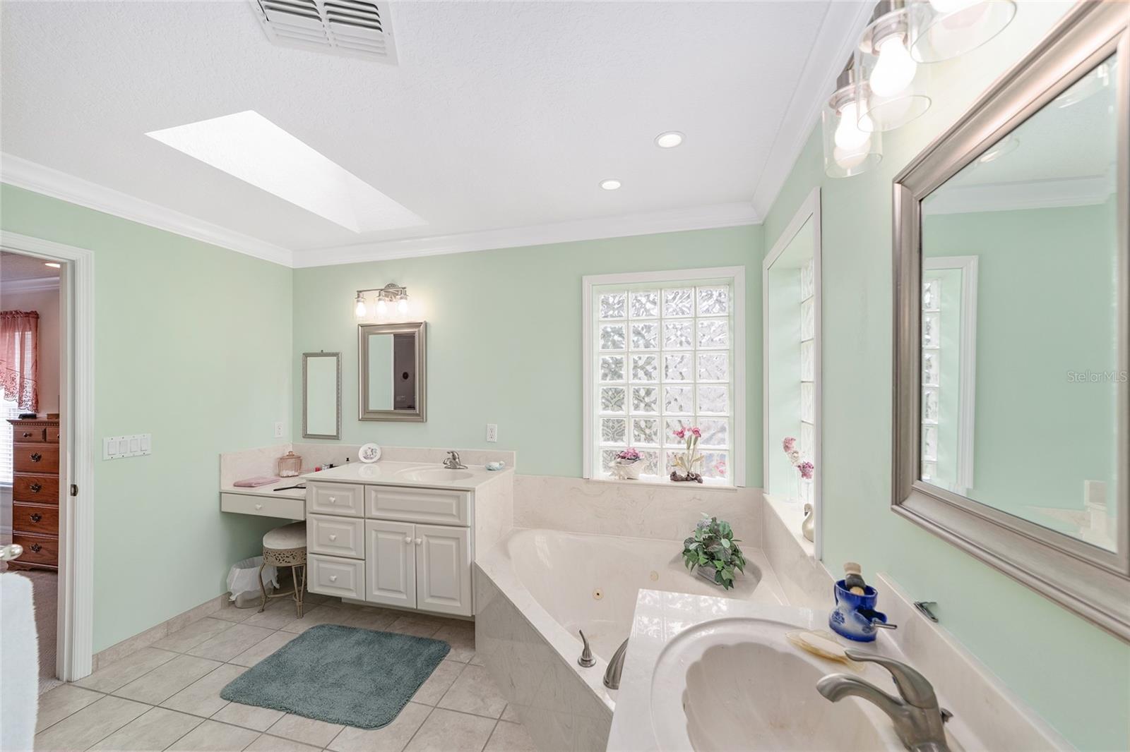 Image 31 of 67 For 2320 33rd Place