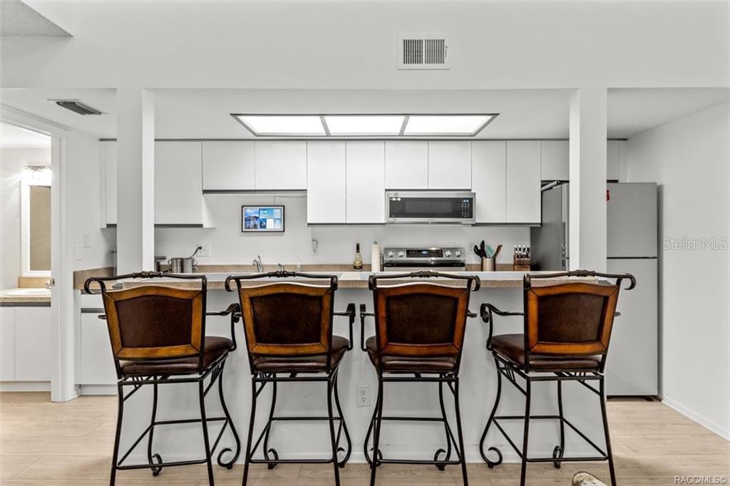 Image 30 of 42 For 20820 River Drive B37