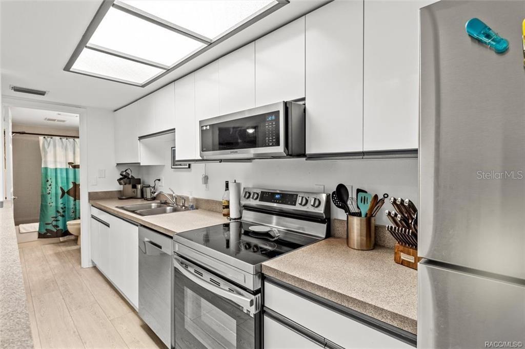 Image 32 of 42 For 20820 River Drive B37