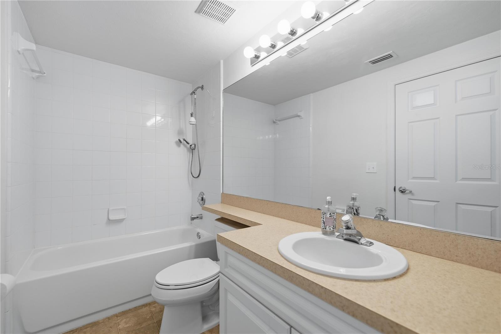 Image 17 of 26 For 10529 28th Lane