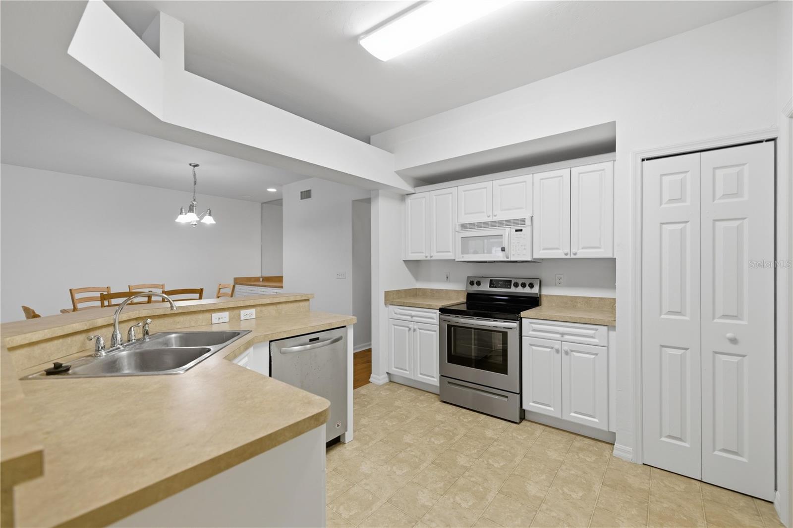 Image 5 of 26 For 10529 28th Lane