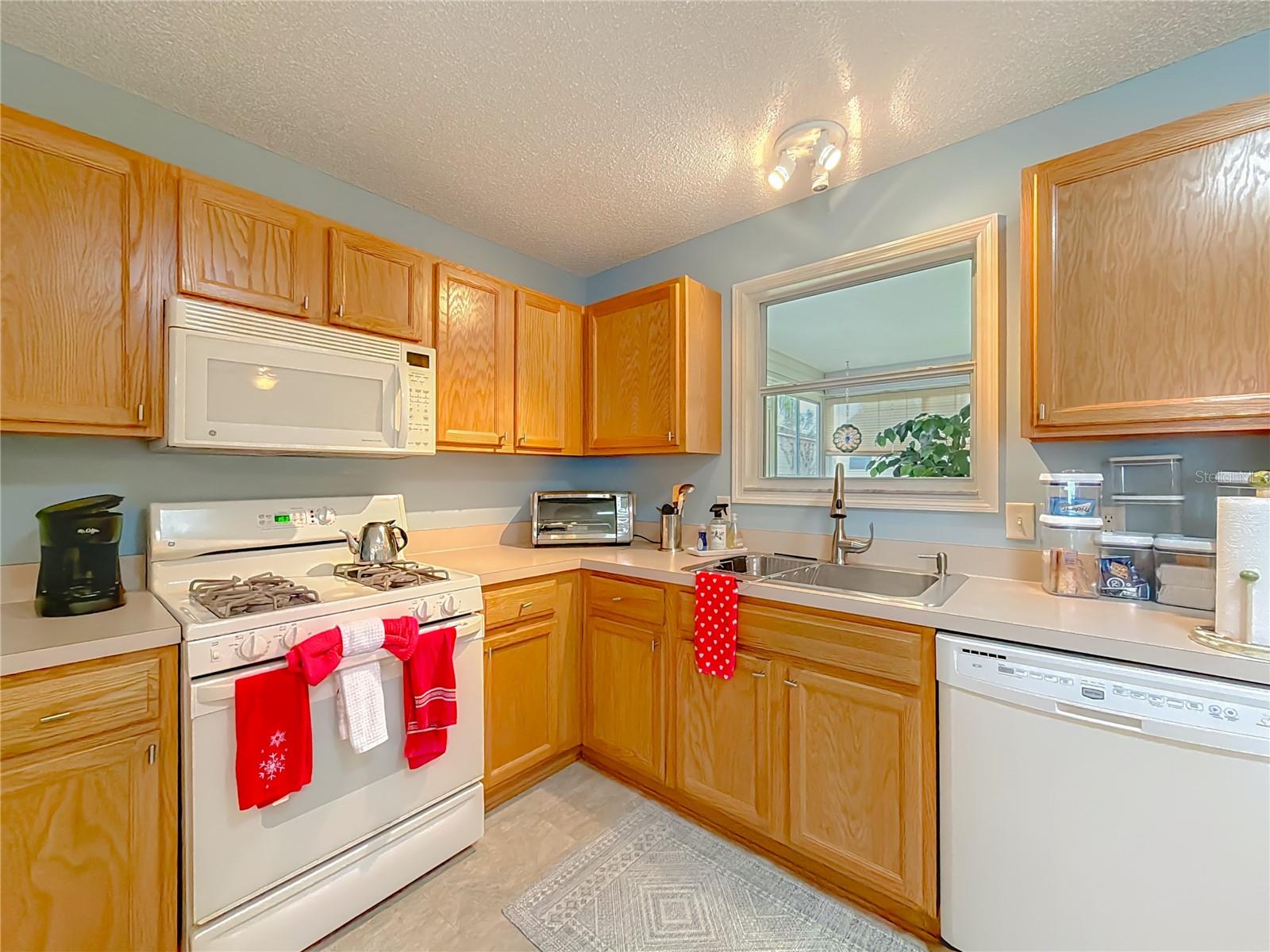 Image 14 of 51 For 969 Candler Place