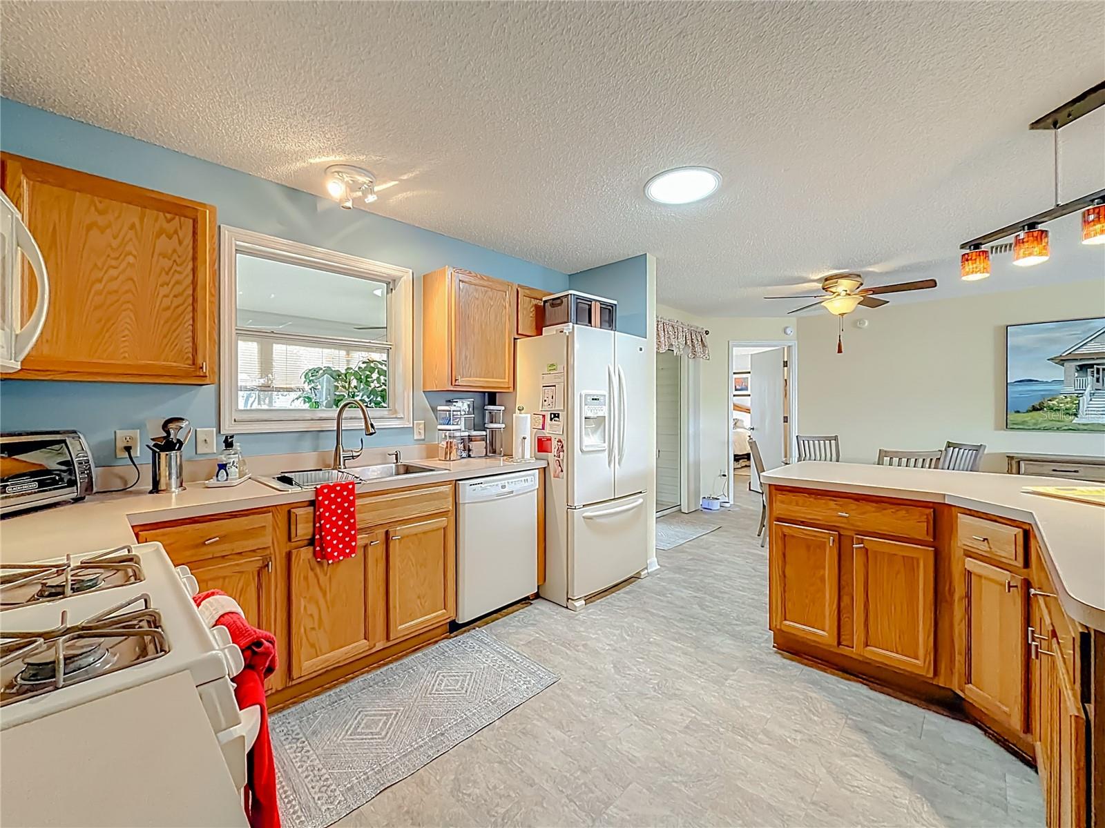 Image 15 of 51 For 969 Candler Place