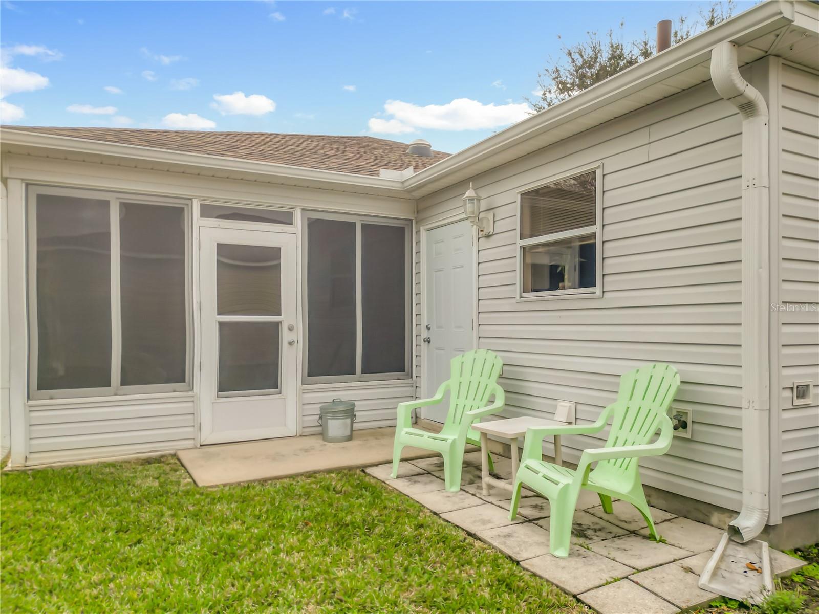 Image 36 of 51 For 969 Candler Place