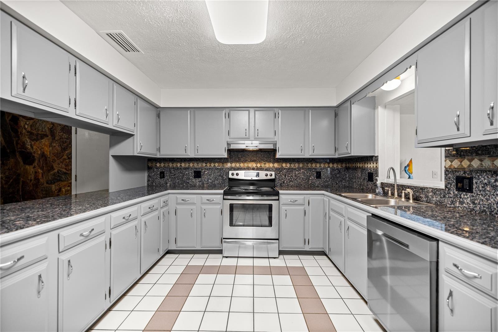 Image 11 of 38 For 5422 Se Eli Rd