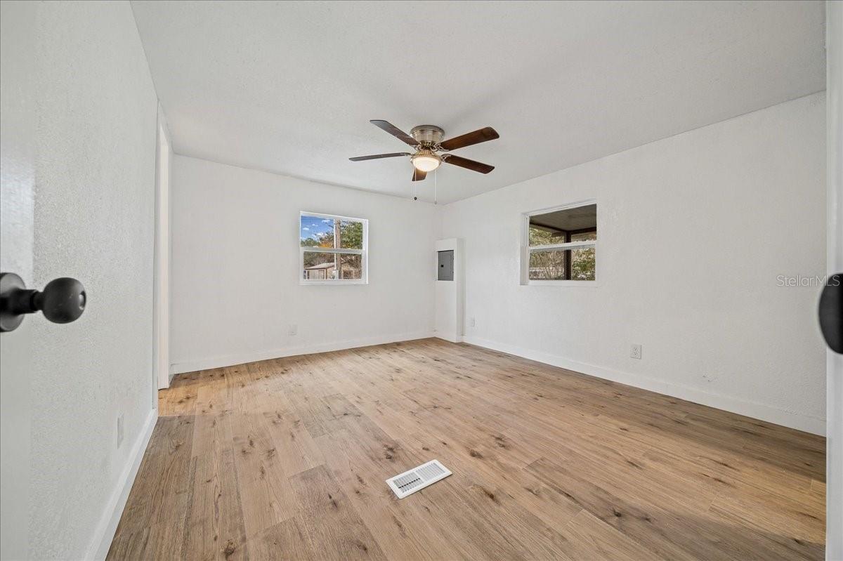 Image 32 of 63 For 13219 32nd Court