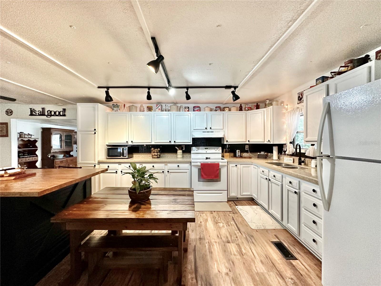 Image 15 of 36 For 9430 Carolina Way