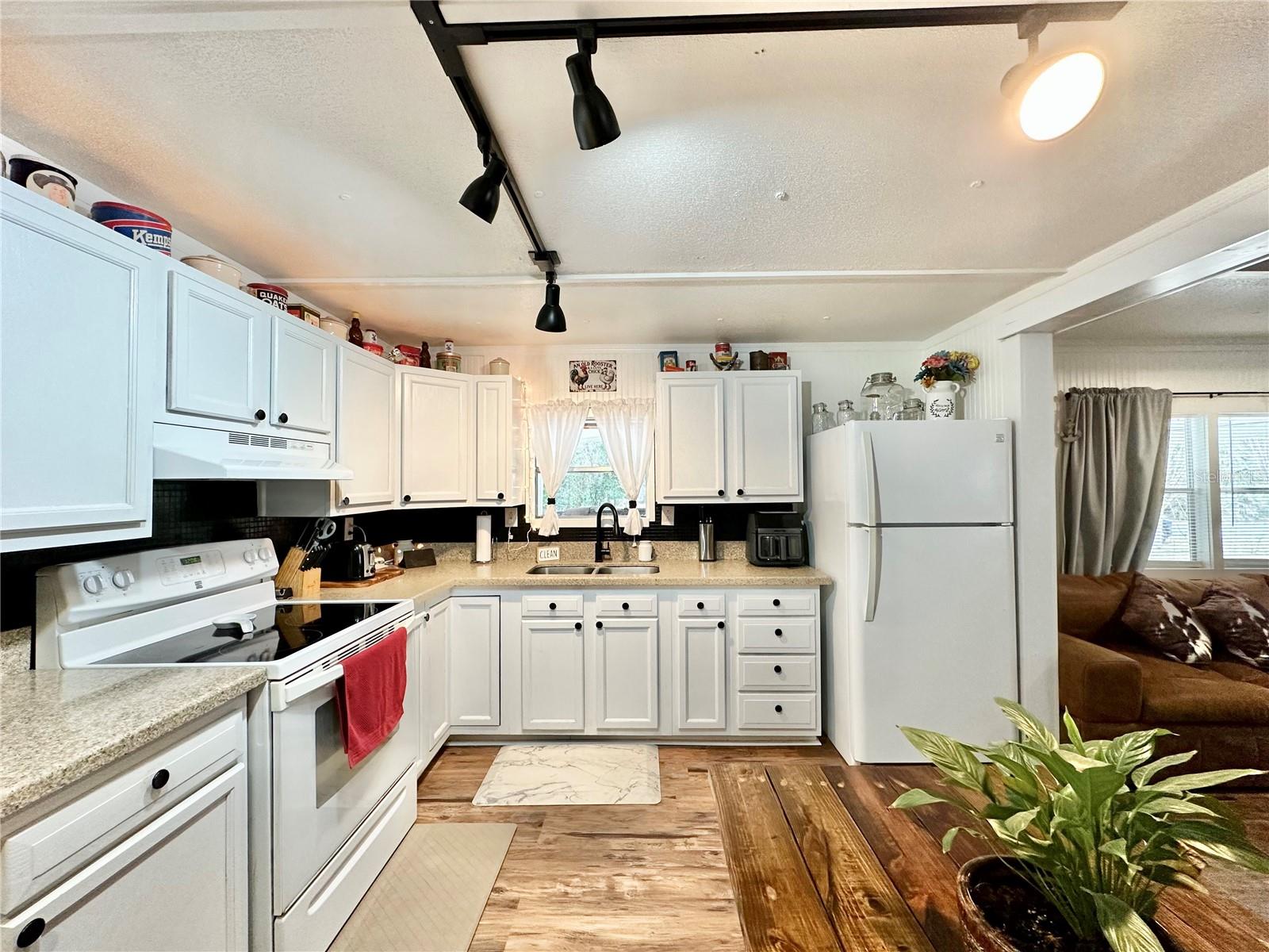 Image 16 of 36 For 9430 Carolina Way